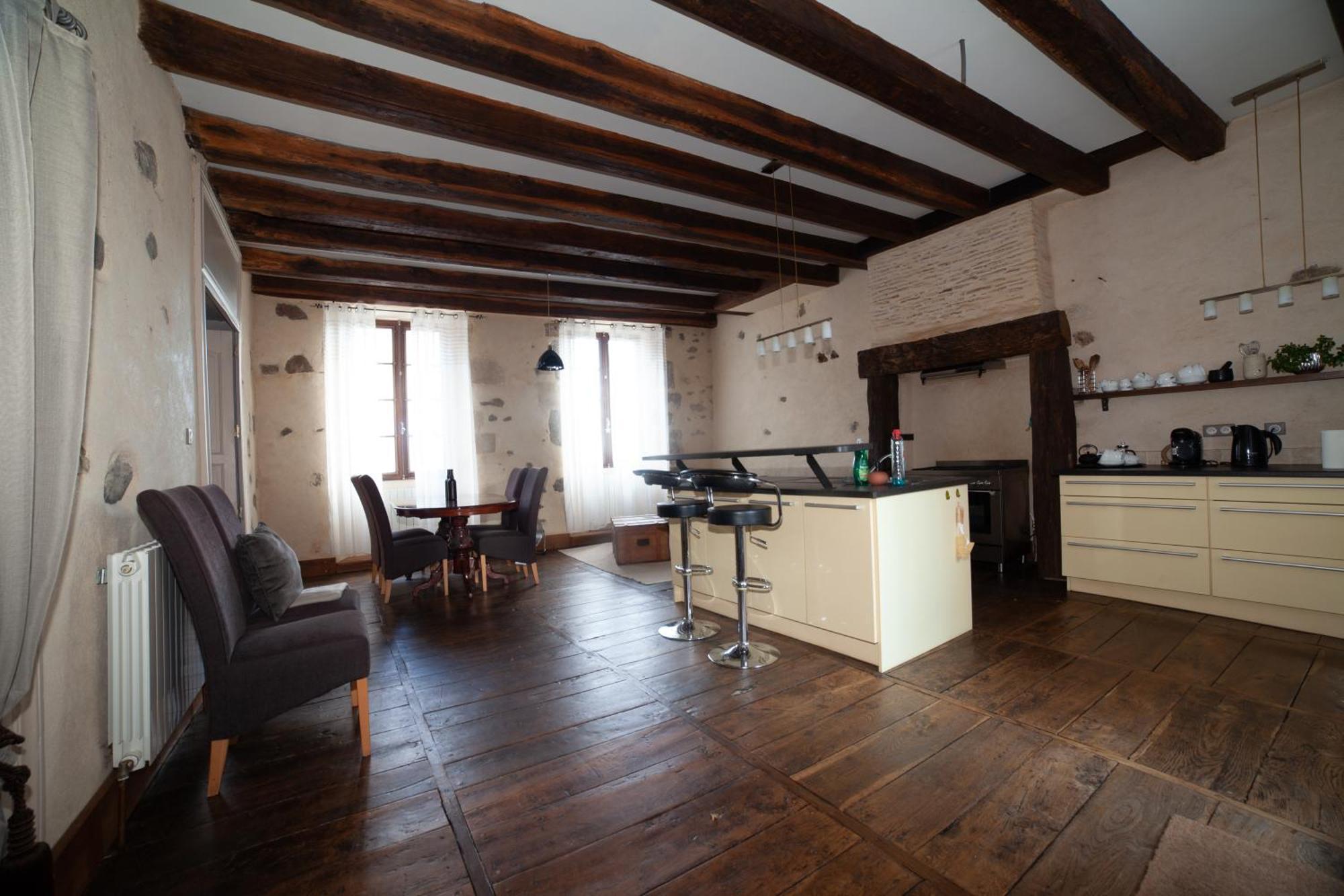 Pont Vieux Et Appartement Confolens